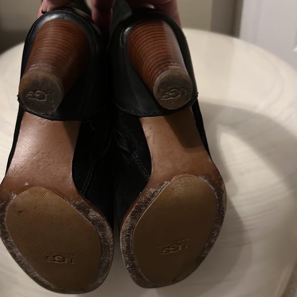 Ugg Suede Boot - Picture 5 of 6